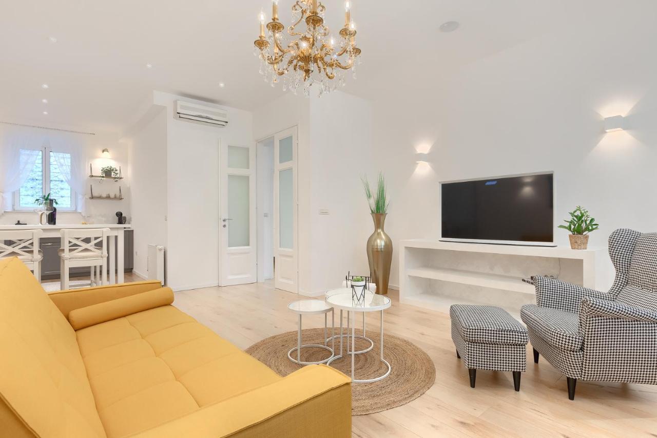 Calafati Apartment With Free Private Parking 리예카 외부 사진