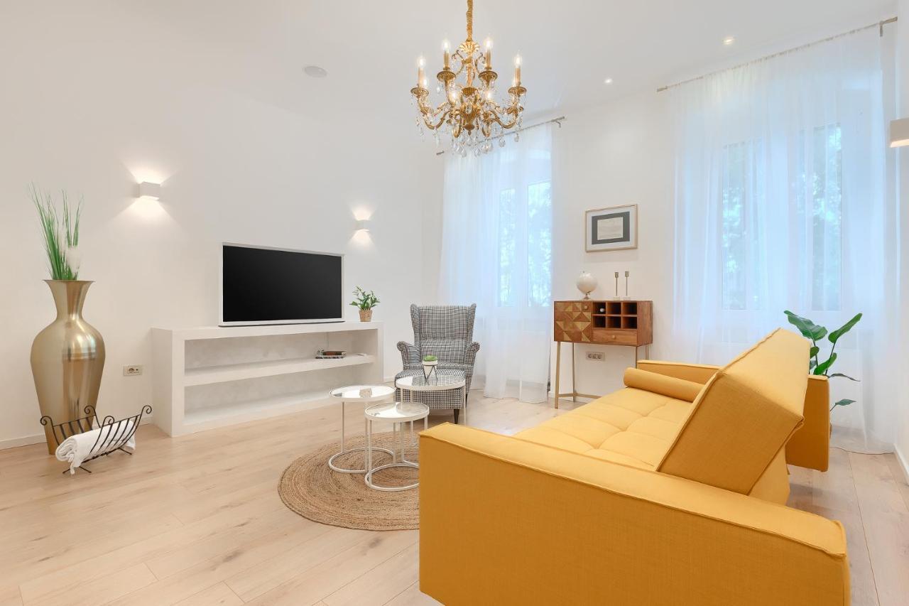 Calafati Apartment With Free Private Parking 리예카 외부 사진