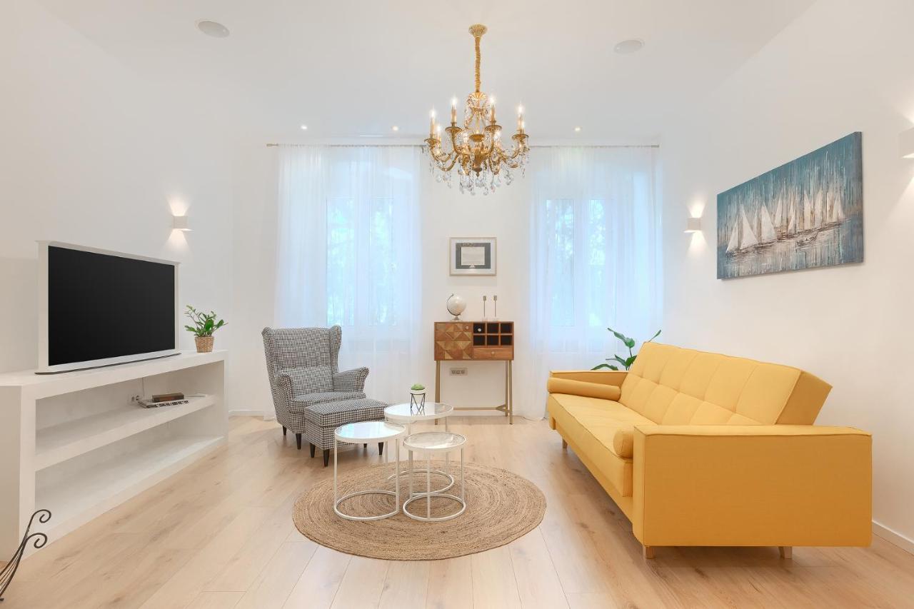 Calafati Apartment With Free Private Parking 리예카 외부 사진