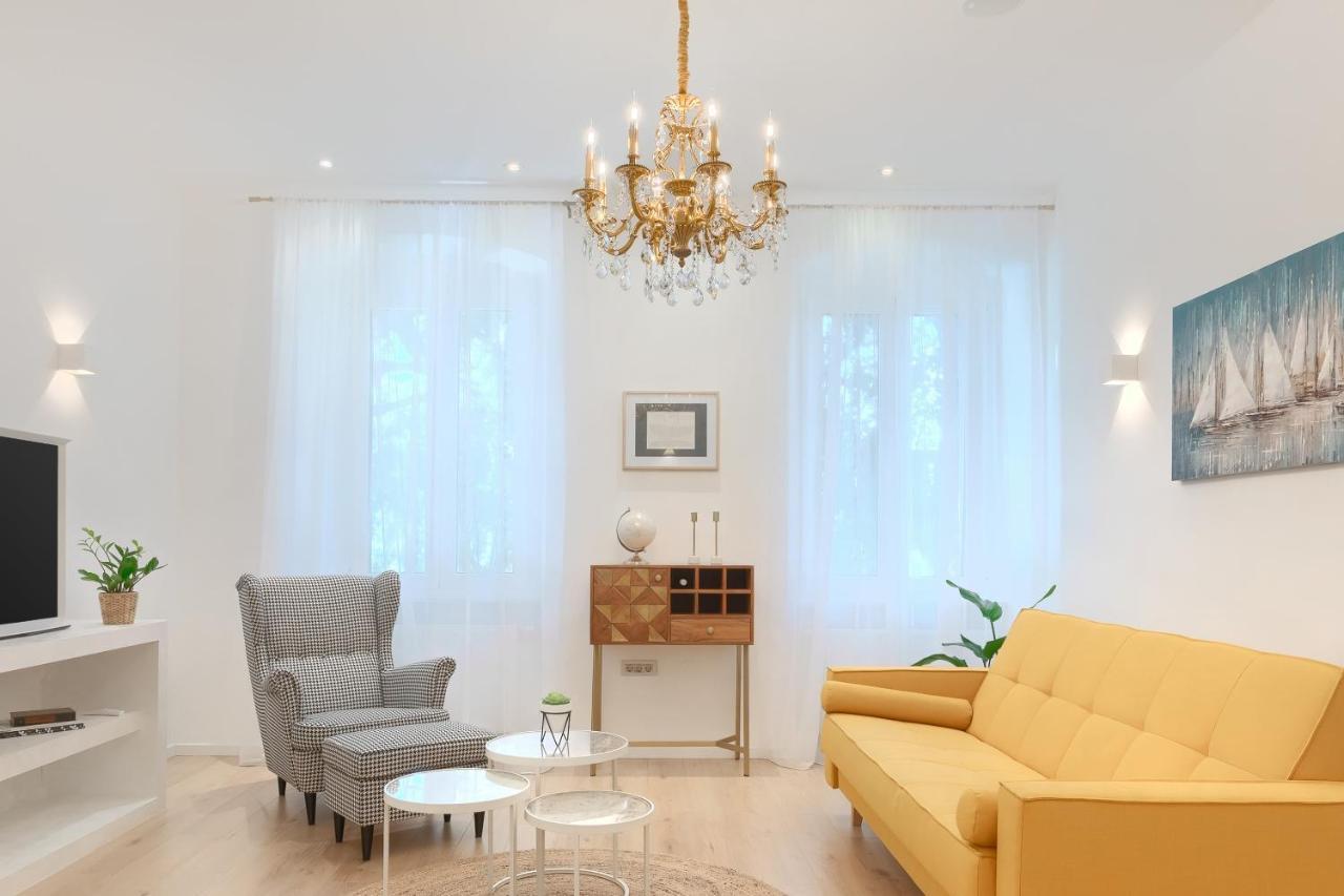 Calafati Apartment With Free Private Parking 리예카 외부 사진